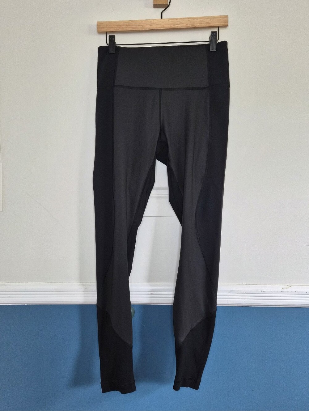 Lululemon Size 10 Black & Gray High Rise Colorblock Athletic Leggings/Yoga Pants - Picture 3 of 11